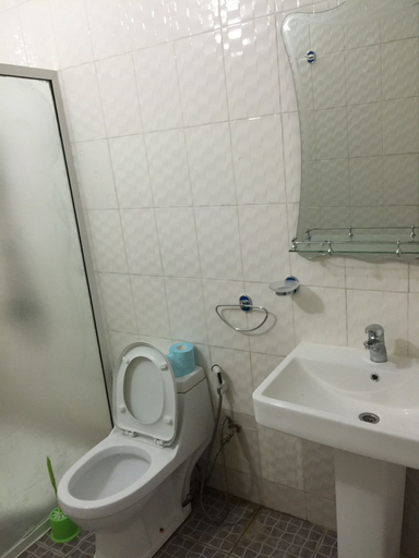 Bathroom 3, Eden Residence, Dakar