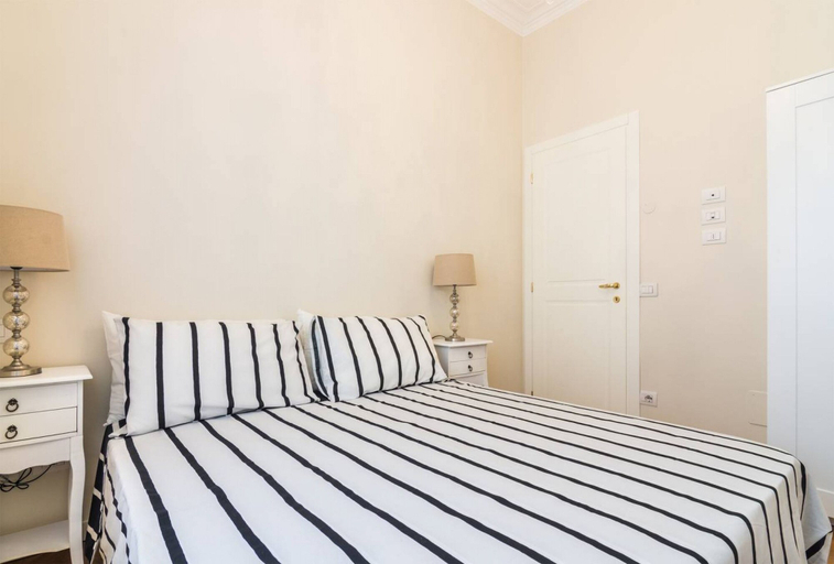 Room 3, Luxury 3 Bedrooms Near Duomo, Milano