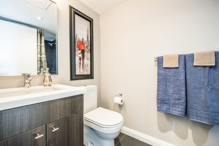 Bathroom 4, QuickStay - Premium 2bdrm in Yorkville (Yonge & Bloor), Toronto