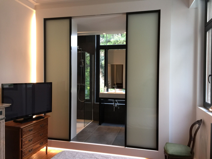 Bedroom 5, Albert Molière, Bruxelles
