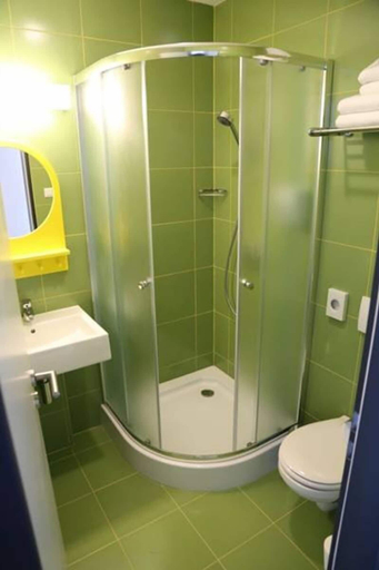Bathroom 3, Fenyves Yacht Club, Fonyód