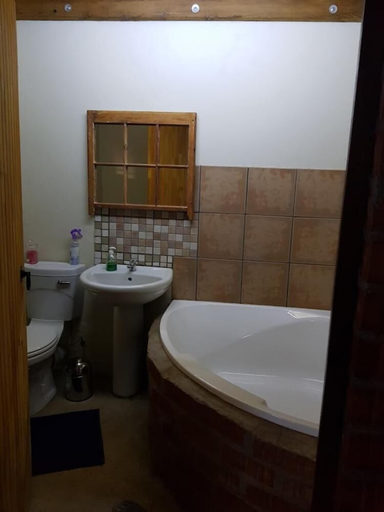 Bathroom, The Hay Barn, Umgungundlovu