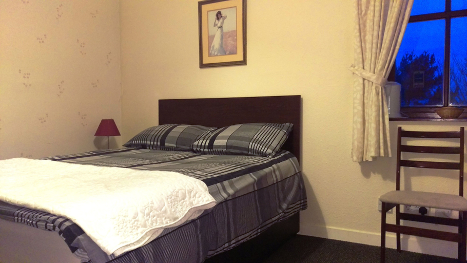 Bedroom 2, Meldrum Arms Hotel, Aberdeenshire