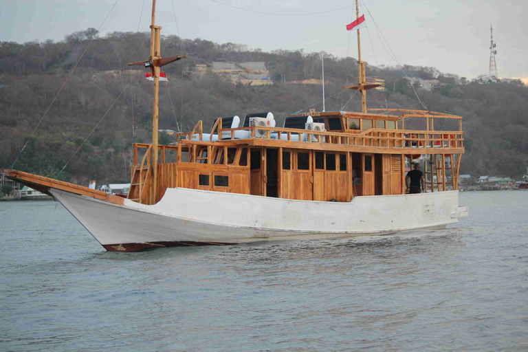 Exterior & Views 1, Boat Charter KM.Caroline, West Manggarai