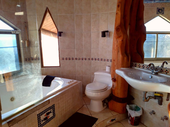 Bathroom 2, Casa Cuento, Valparaíso