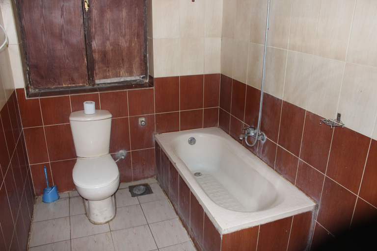 Bathroom 4, Family Palace Hotel, 'Abdin