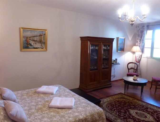 Bedroom 4, Mas de la Respelido, Bouches-du-Rhône