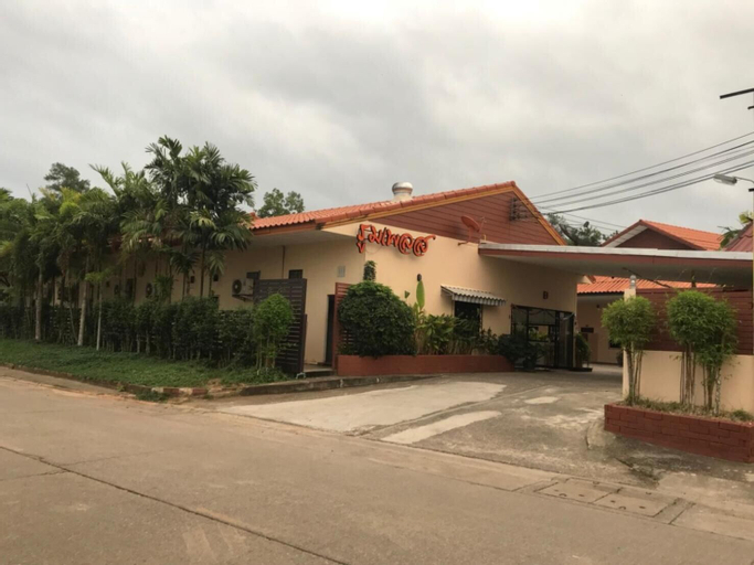 Exterior & Views 23