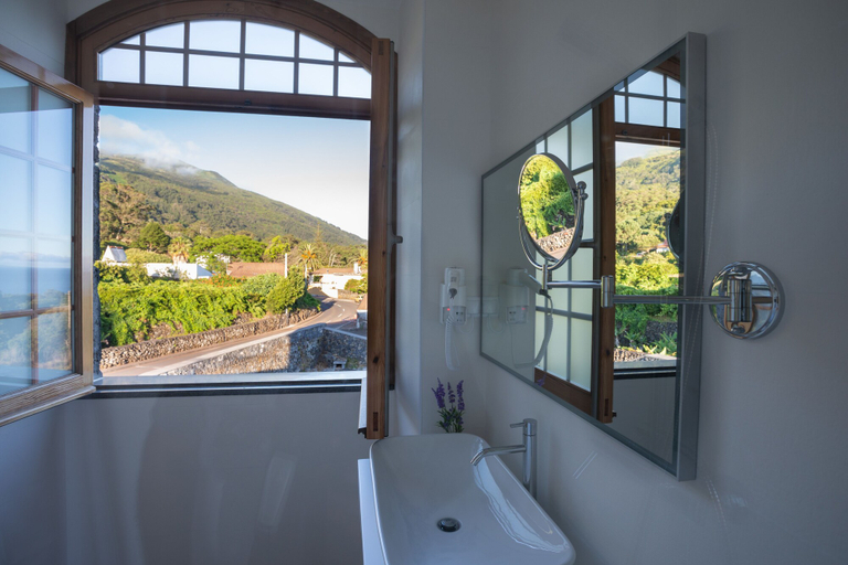 Bathroom 5, Quinta da Magnólia, Velas