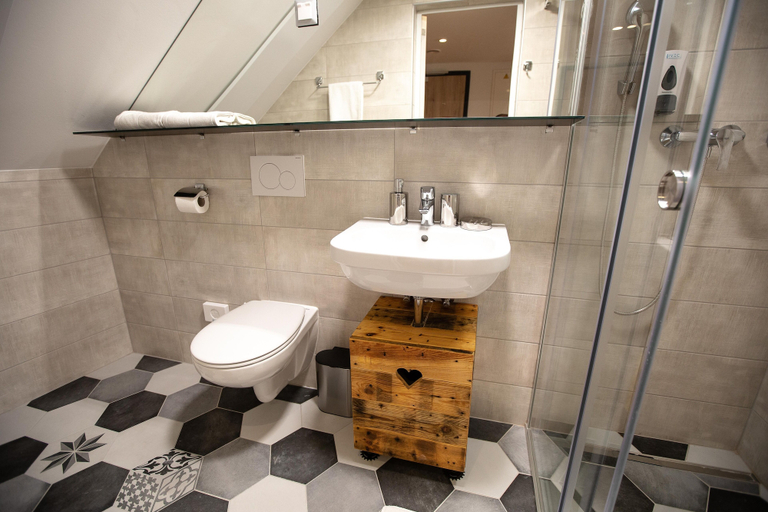 Bathroom 4, BeCycle Sustainable Stay and Travel, Maribor