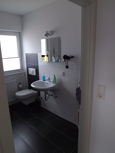 Bathroom 2, Alexanders Ferienwohnungen, Olpe