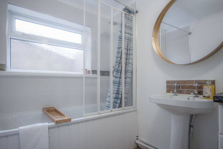 Bathroom 2, Langland Road - 1 Bedroom - Mumbles, Swansea