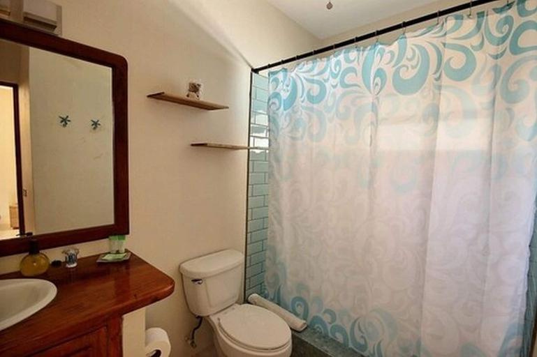 Bathroom 5, Ten North Tamarindo Beach Hotel, Santa Cruz