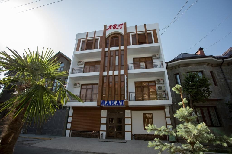 Exterior & Views