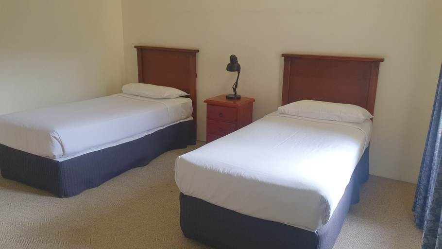 Bedroom 4, Hotel Cavalier, Knox - North-West