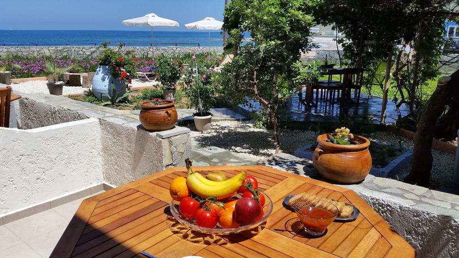 Food & Drinks, SEAesta Beach Studios, Crete