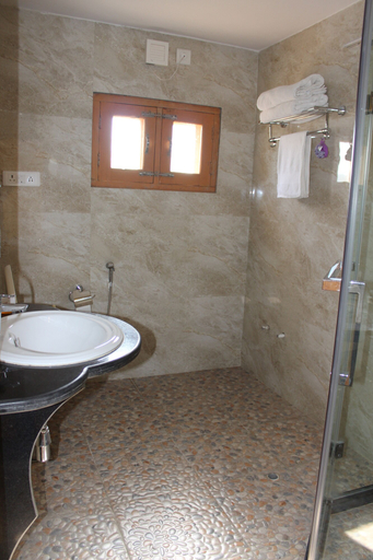 Bathroom 4, Nigeen Lake View Resort, Srinagar