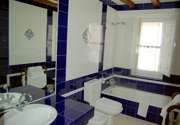 Bathroom, La Casa de La Panadería, Salamanca