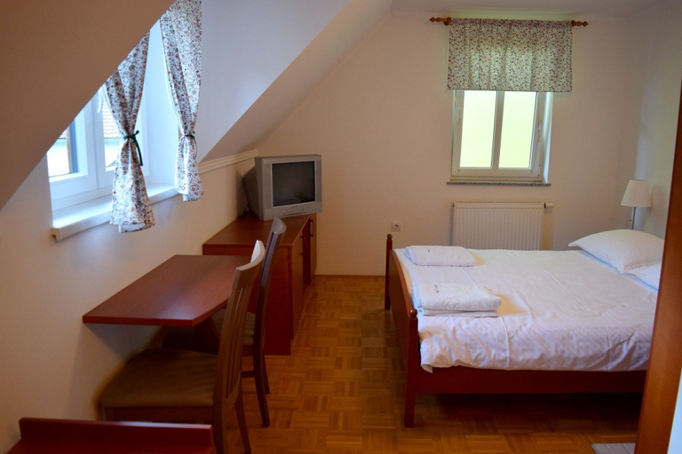 Bedroom 2, Penzion Pod Grebenom, Bistrica ob Sotli