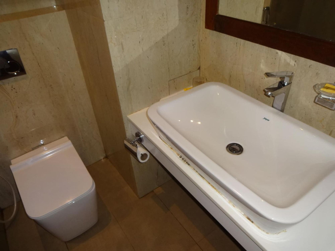 Bathroom 4, Keys Select by Lemon Tree Hotels, Malabar Gate, Kozhikode, Kozhikode