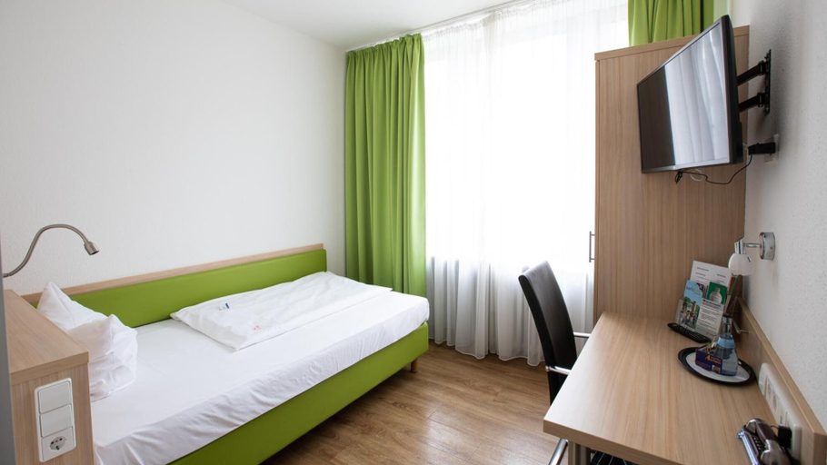 Bedroom 3, Hotel Astoria, Karlsruhe