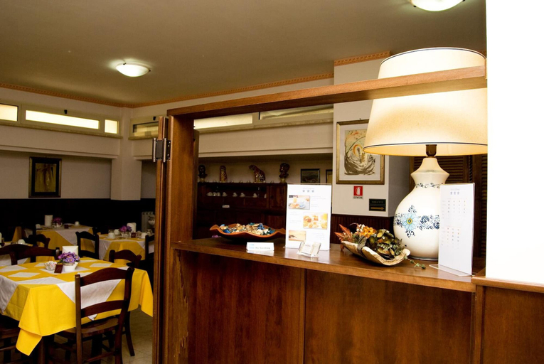 Food & Drinks 5, Hotel California, Roma