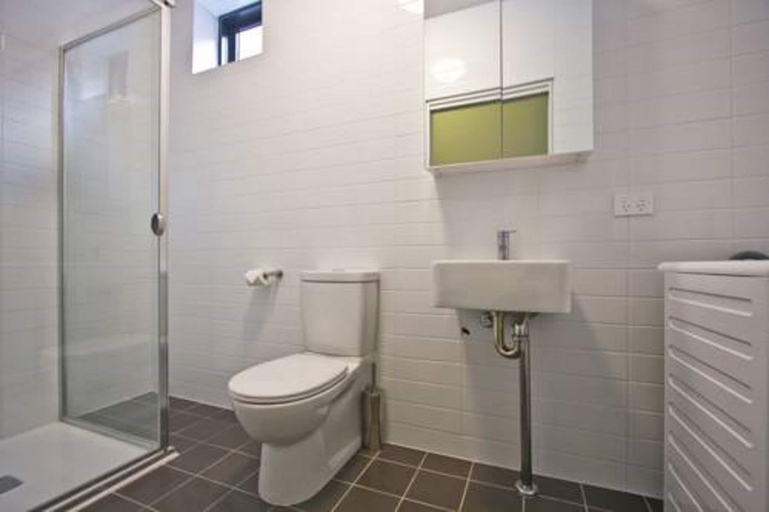 Bathroom 3, The Star Apartments, Newcastle - Inner City
