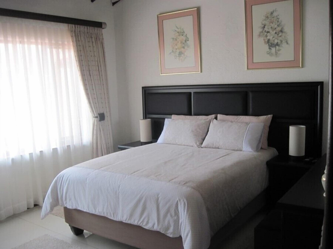 Bedroom 3, Swallows Nest, Ugu