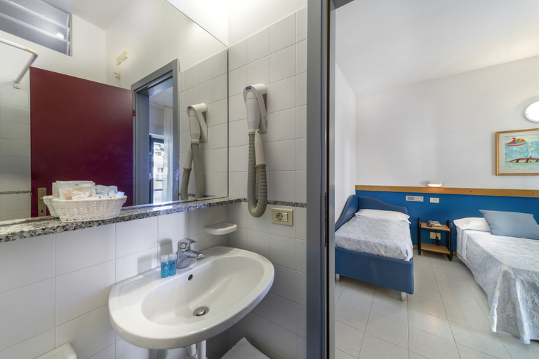 Bathroom 4, Hotel Morotti, Rimini