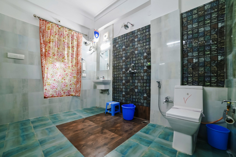 Bathroom 3, Hotel Castle Inn, Udaipur