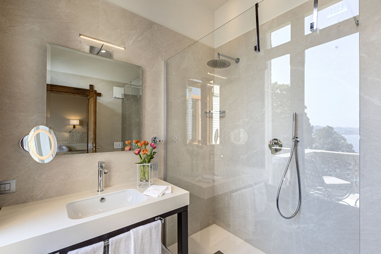 Bathroom 5, Hotel Laurin, Brescia