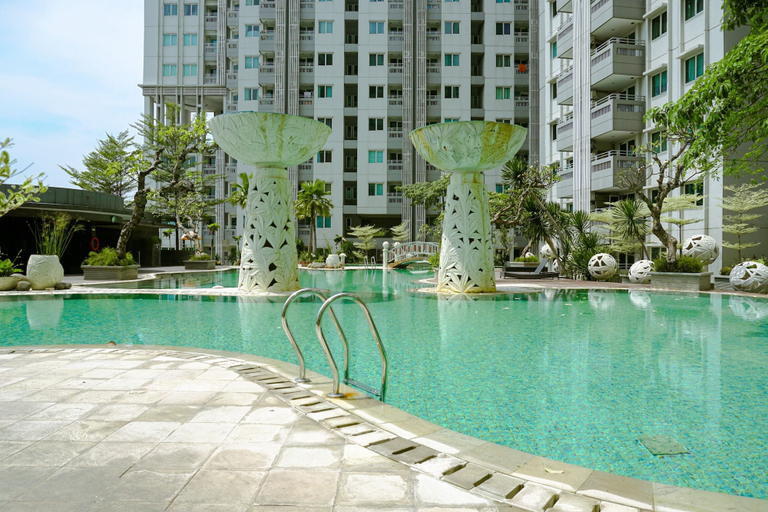 Exterior & Views 2, 2Bedroom Sky Terrace Apartment with Pool View By Travelio, West Jakarta