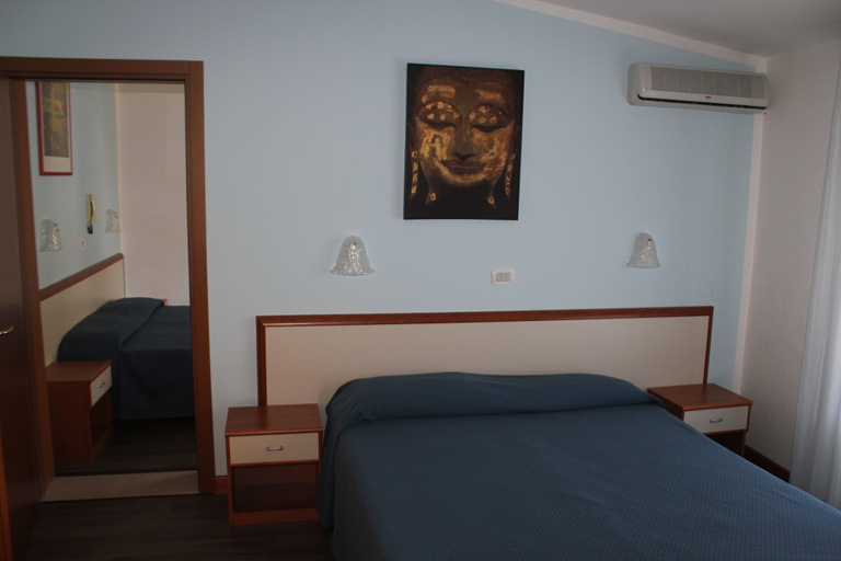 Bedroom 3, Hotel Maxim, Venezia