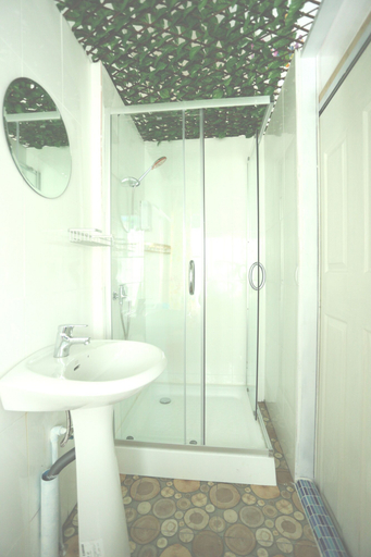 Bathroom 4, Blue Jasmine Hostel, Pathum Wan