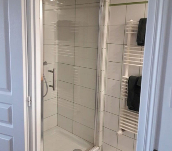 Bathroom 5, L'Atterrissage, Nord