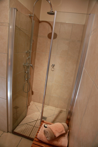 Bathroom 5, Domaine le Muret, Aveyron