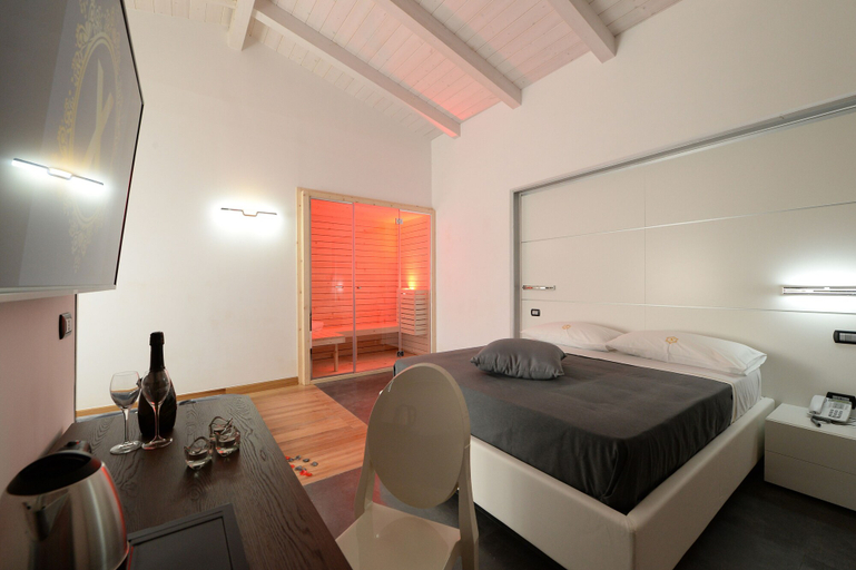 Bedroom 3, X Hotel, Napoli