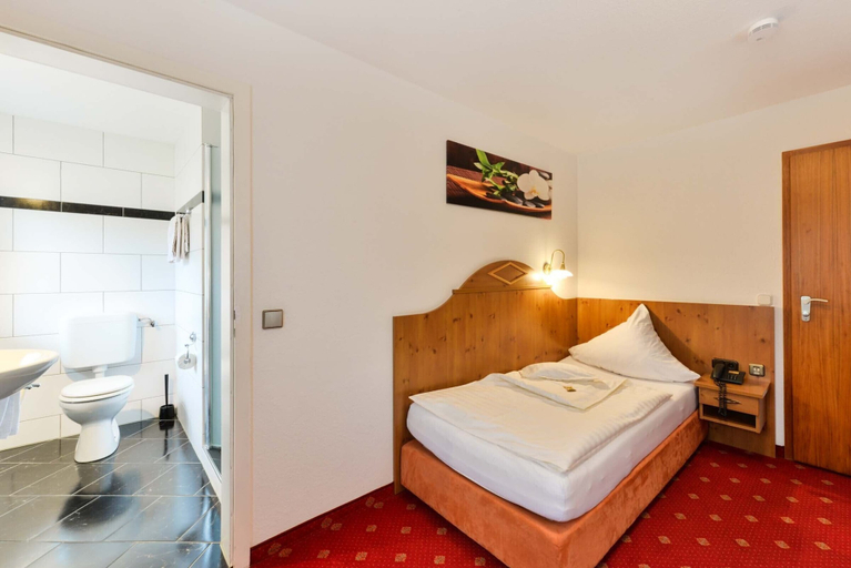 Bedroom 4, Landhotel Huber Am See, Bad Tölz-Wolfratshausen