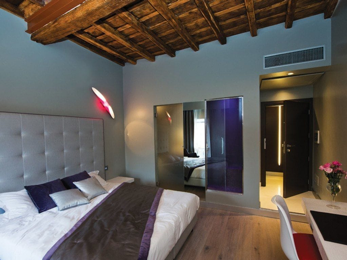 Maison Torre Argentina, Rome