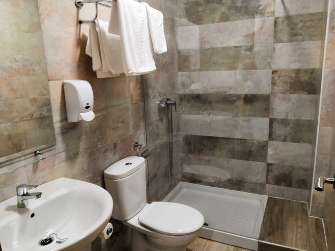 Bathroom 3, Hostal Restaurante Los Arcos, Ciudad Real