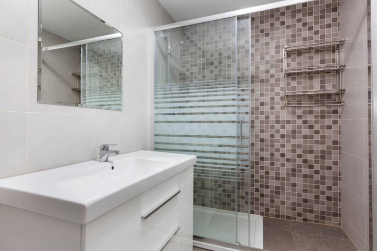 Bathroom 4, Akira Flats Fira Gran Via Barcelona, Barcelona