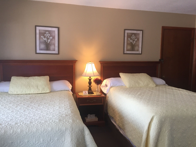 Bedroom 3, Milford Motel On The River, Penobscot