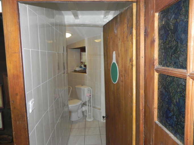 Bathroom 5, Ferme des Entremains, Rhône
