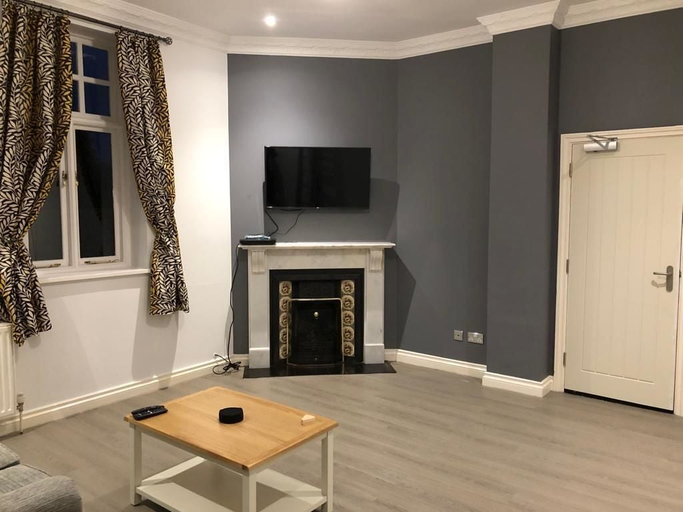 Others 4, Catherines House, Solihull