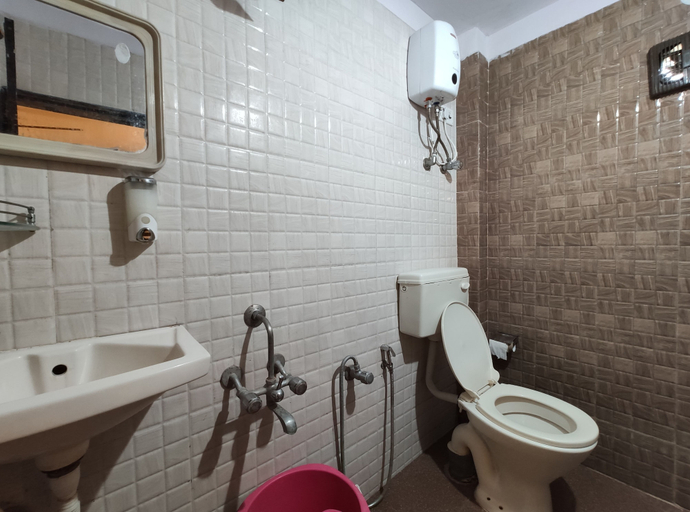 Bathroom, Tourist Resort, Mumbai Suburban