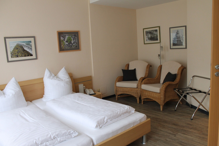 Bedroom 4, Alleehotel Eschen, Aurich