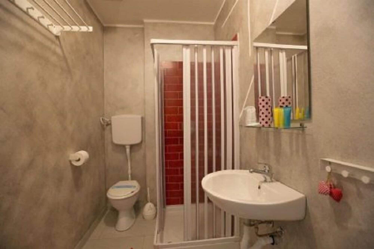 Bathroom 5, Hotel Sabrina Rimini, Rimini