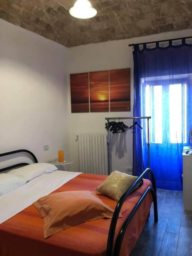 Bedroom 4, Il Minotauro, L'Aquila
