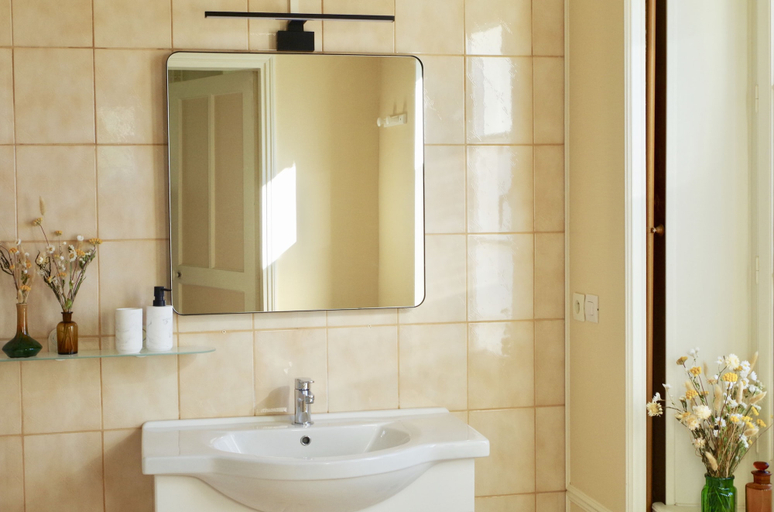 Bathroom 5, Le Clos des Fées, Val-d'Oise
