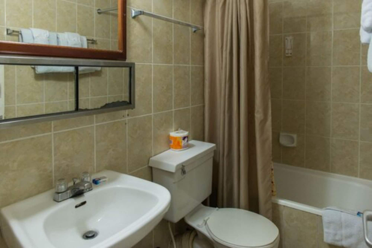 Bathroom, Sundreamer Beach Studio at Turtle Towers